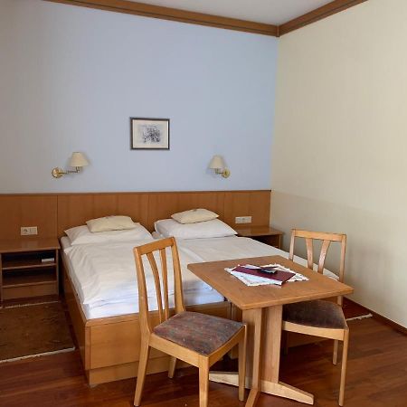 Hotel Zur Post Gumpoldskirchen Ngoại thất bức ảnh