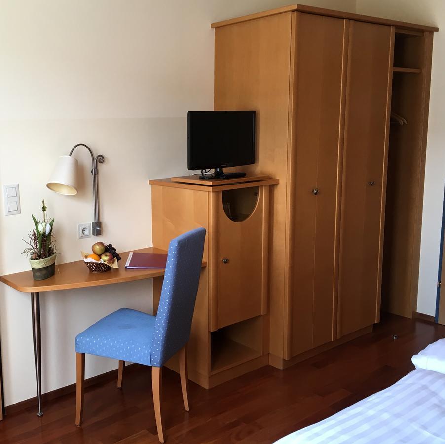 Hotel Zur Post Gumpoldskirchen Ngoại thất bức ảnh